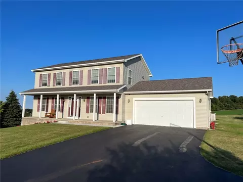 8115 Warner Rd, Le Roy, NY 14482