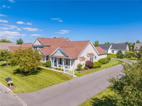 165 Deseyn Dr, Canandaigua, NY 14424