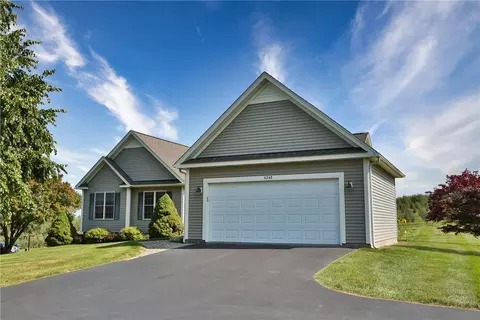 6248 E Townline Rd, Williamson, NY 14589