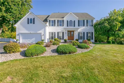 30 Dickinson Xing, Perinton, NY 14450