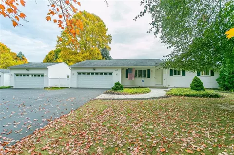 1112 Parkside Dr, Webster, NY 14580