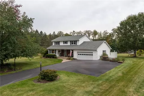 101 Pleasantside Dr, Wayland, NY 14572