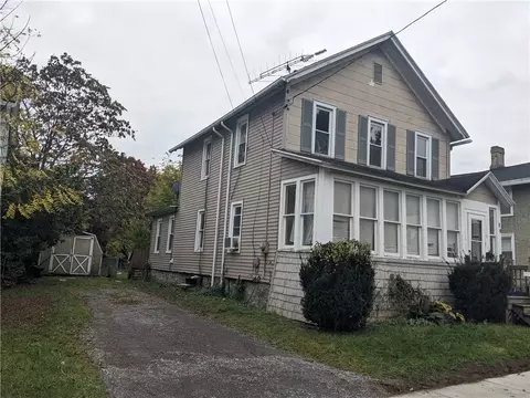 89 Phoenix St, Canandaigua, NY 14424