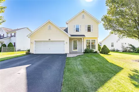 35 Wind Way Cir, Ogden, NY 14624