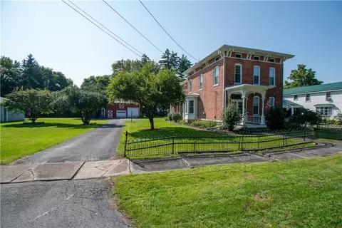 15 W Elizabeth St, Waterloo, NY 13165