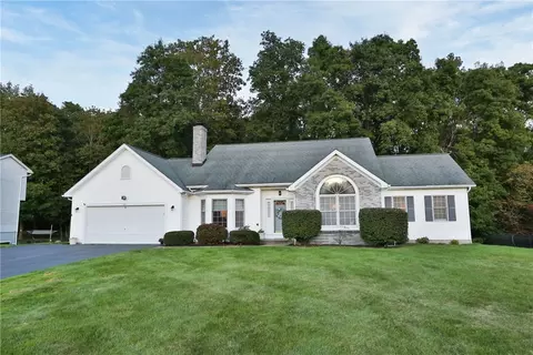 49 Stonewood Dr, Perinton, NY 14450