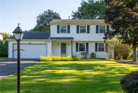 25 Putting Green Ln, Perinton, NY 14526