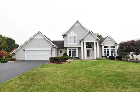 732 Wood Hill Dr, Macedon, NY 14502