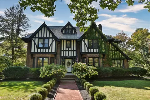 215 Dorchester Rd, Rochester, NY 14610