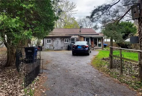 35 Frontenac Hgts, Irondequoit, NY 14617
