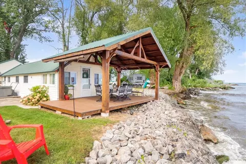 5025 Lake Rd #1, Williamson, NY 14589