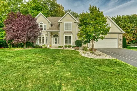 10 Brookmere Cir, Webster, NY 14580