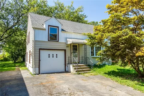 5802 West St, Sanborn, NY 14132