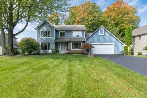 123 Country Wood, Greece, NY 14626