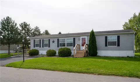 507 Hamlin Park Dr, Manchester, NY 14548