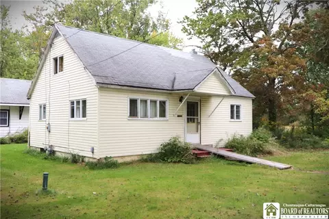 10958 S 10960 10962 S Roberts Rd #3, Dunkirk, NY 14048