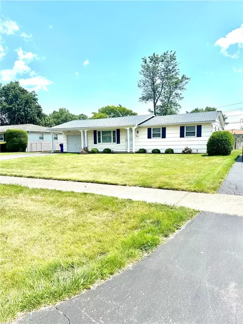 381 Mount Ridge Cir, Greece, NY 14616