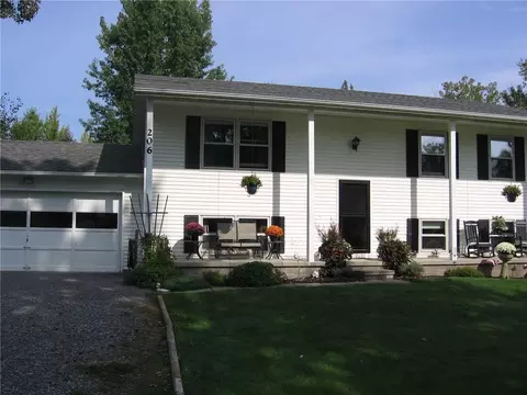 206 Golden Rd, Chili, NY 14624