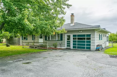 2707 Manitou Rd, Ogden, NY 14624