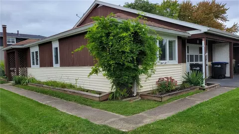 360 S Pearl St, Canandaigua, NY 14424