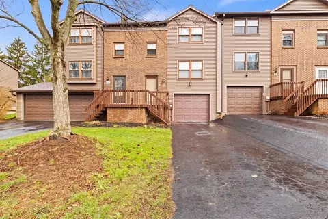 12 Chesterton Ct, Perinton, NY 14450