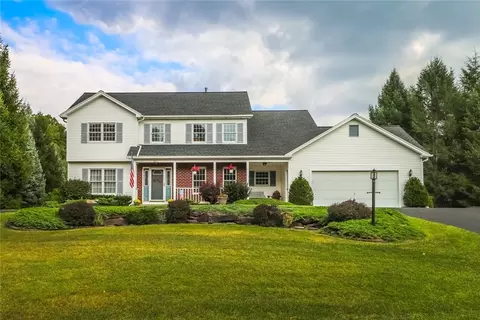 24 Winding Country Ln, Parma, NY 14559