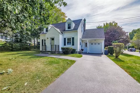 917 Whitney Rd W, Perinton, NY 14450