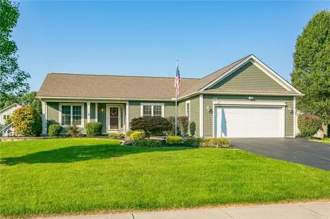 156 Quarterdeck Pl, Greece, NY 14612