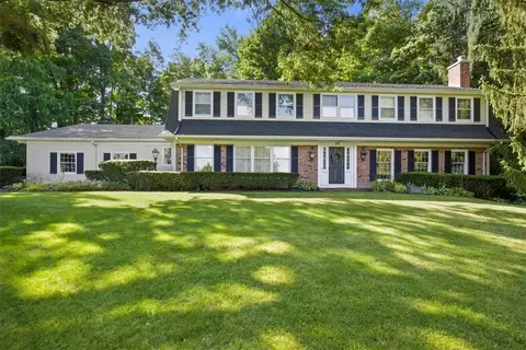 25 Brookwood Rd, Pittsford, NY 14534