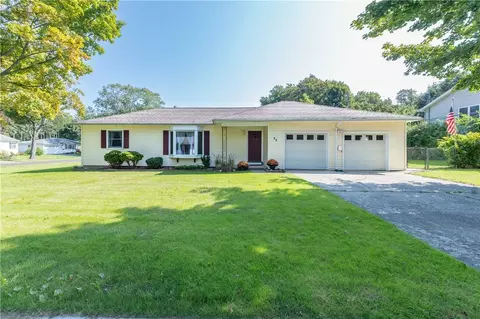 55 Harmony Ln, Irondequoit, NY 14622