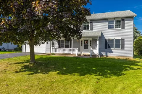 120 Paula Red Ln, Greece, NY 14626