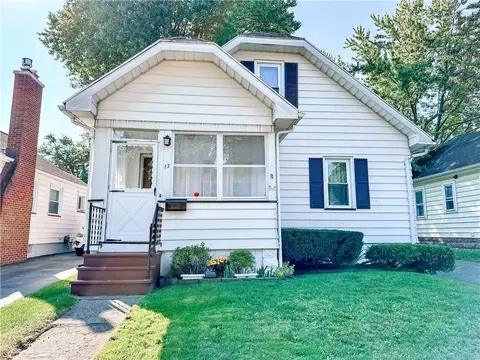 17 Worcester Rd, Greece, NY 14616