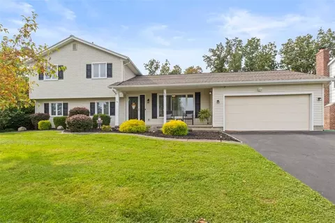 129 W Bend Dr, Greece, NY 14612