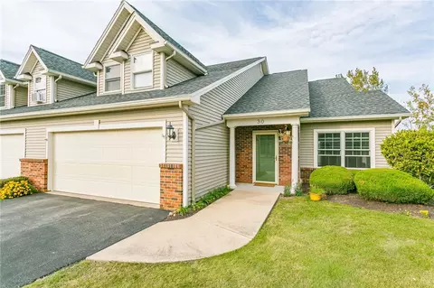 30 Cloister Ln, Webster, NY 14580