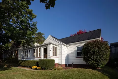524 Tarrington Rd, Irondequoit, NY 14609