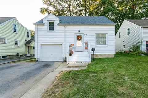 370 Estall Rd, Greece, NY 14616
