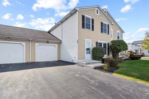 285 Deerhurst Ln, Webster, NY 14580