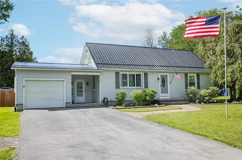 113 Norris Dr, Waterloo, NY 13165