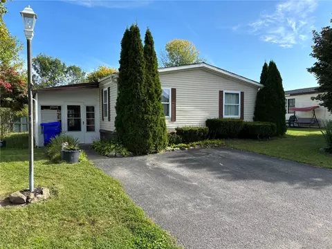 187 Trinity Dr, Clarendon, NY 14470
