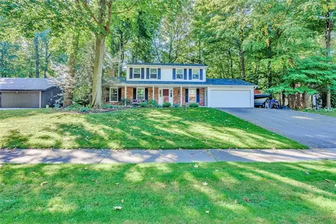 21 Hidden Wood Dr, Greece, NY 14616