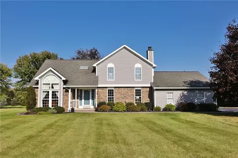 31 Gravel Hill Ln, Honeoye Falls, NY 14472