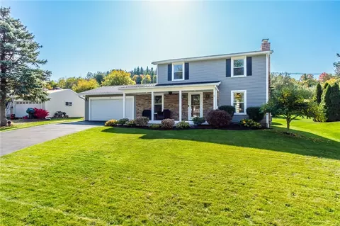 11 Black Mallard Cir, Perinton, NY 14450
