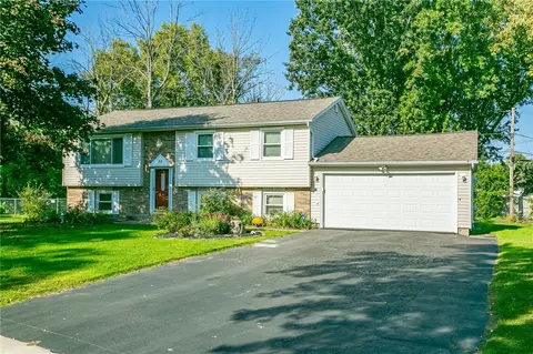 33 Emilia Cir, Gates, NY 14606