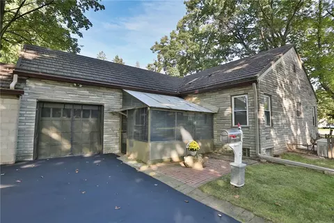 651 Lake Shore Blvd, Irondequoit, NY 14617