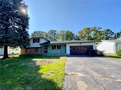 21 Janet Ln, Gates, NY 14606