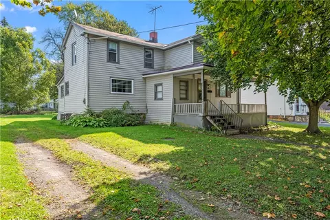 48 Phelps St, Lyons, NY 14489