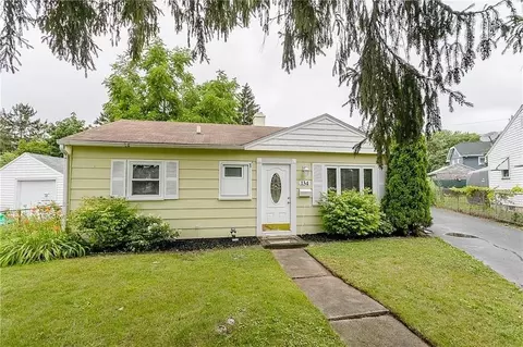 134 Cimarron Dr, Rochester, NY 14620