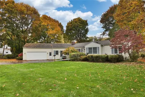 213 Mayflower Dr, Rochester, NY 14618