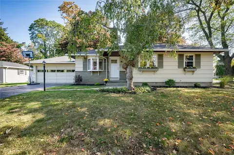 66 Brookview Dr, Irondequoit, NY 14617