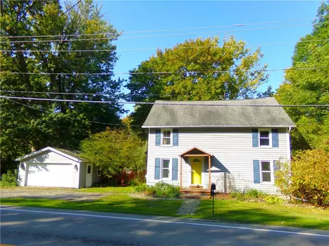 247 Hinkleyville Rd, Parma, NY 14559